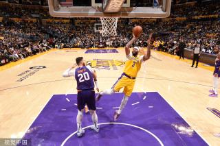 首发阵容中 首发阵容中