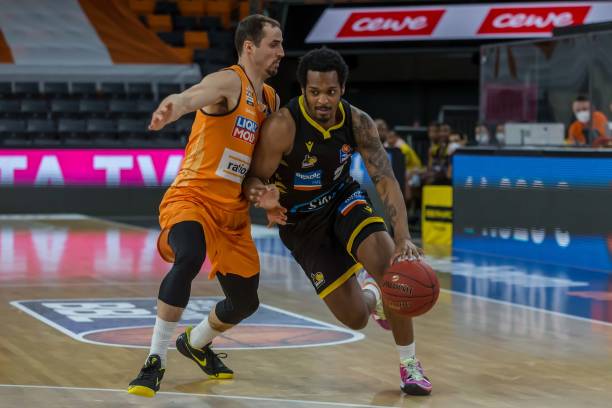 分展示了两 分展示了两