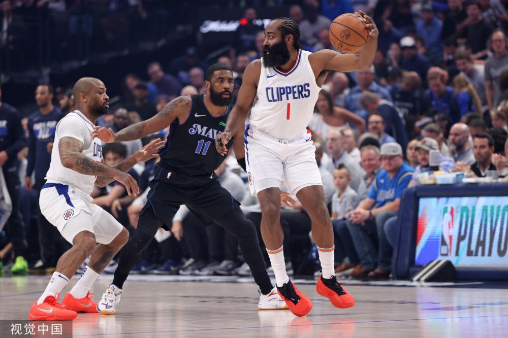 正在向他们 正在向他们